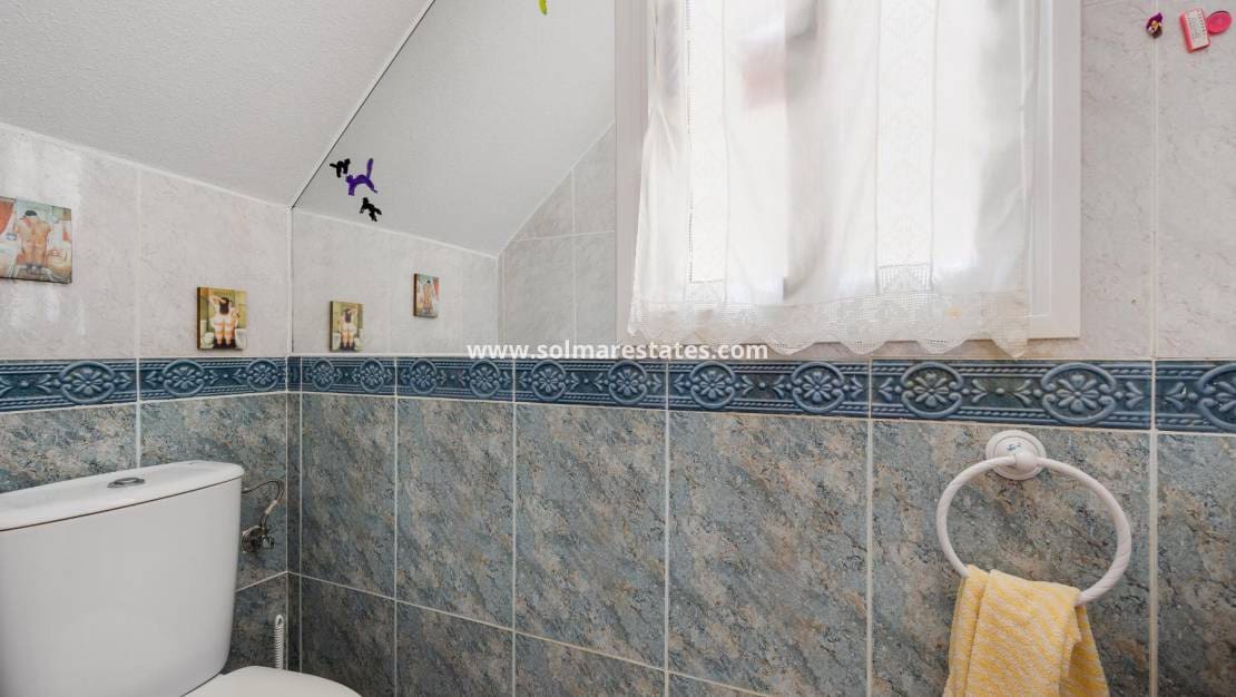 3 slaapkamer Halfvrijstaande villa te koop in La Zenia met zwembad - € 259.500 (Ref: 9301371)