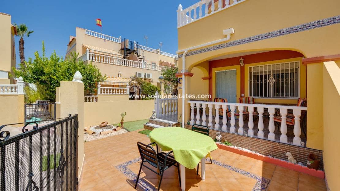 3 slaapkamer Halfvrijstaande villa te koop in La Zenia met zwembad - € 259.500 (Ref: 9301371)