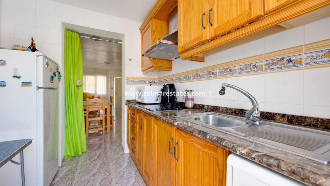 3 slaapkamer Halfvrijstaande villa te koop in La Zenia met zwembad - € 259.500 (Ref: 9301371)