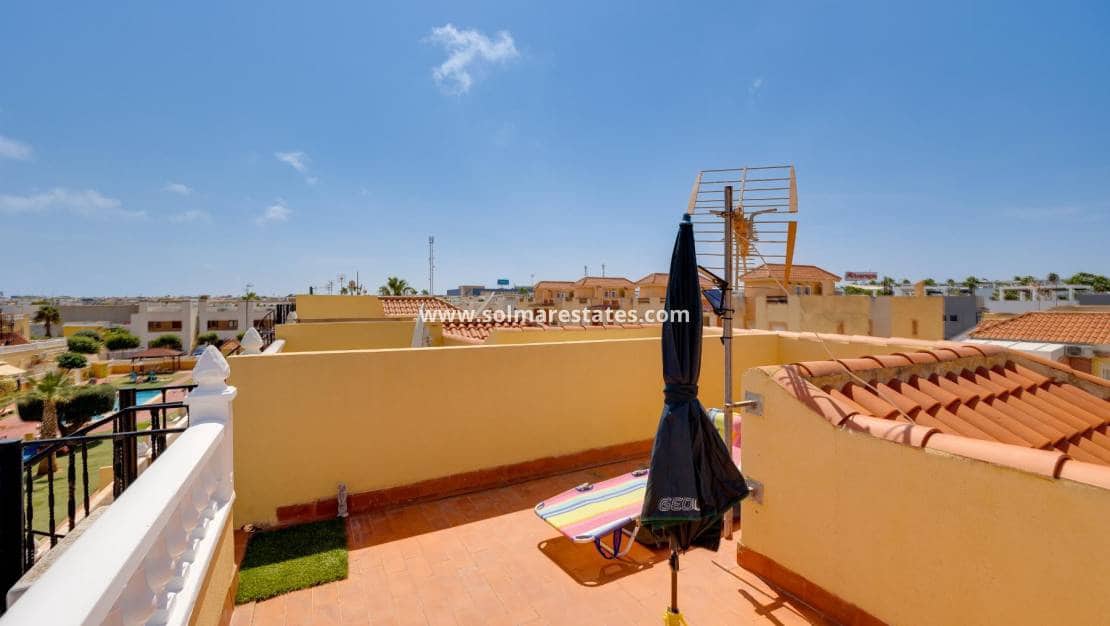 3 slaapkamer Halfvrijstaande villa te koop in La Zenia met zwembad - € 259.500 (Ref: 9301371)