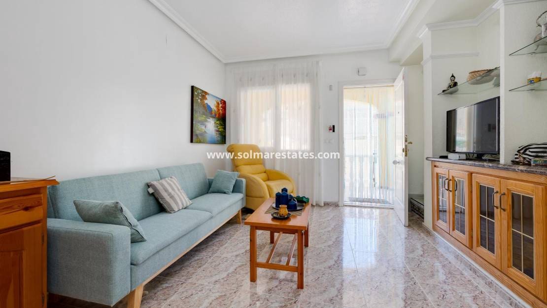 3 slaapkamer Halfvrijstaande villa te koop in La Zenia met zwembad - € 259.500 (Ref: 9301371)