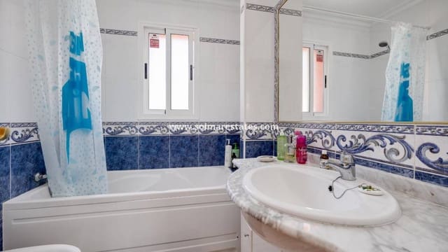 3 soverom Kjedet enebolig til salgs i La Zenia, Orihuela med svømmebasseng - € 259 500 (Ref: 9301371)