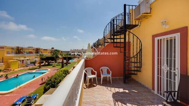 3 soverom Kjedet enebolig til salgs i La Zenia, Orihuela med svømmebasseng - € 259 500 (Ref: 9301371)