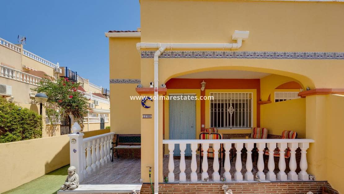 3 slaapkamer Halfvrijstaande villa te koop in La Zenia met zwembad - € 259.500 (Ref: 9301371)