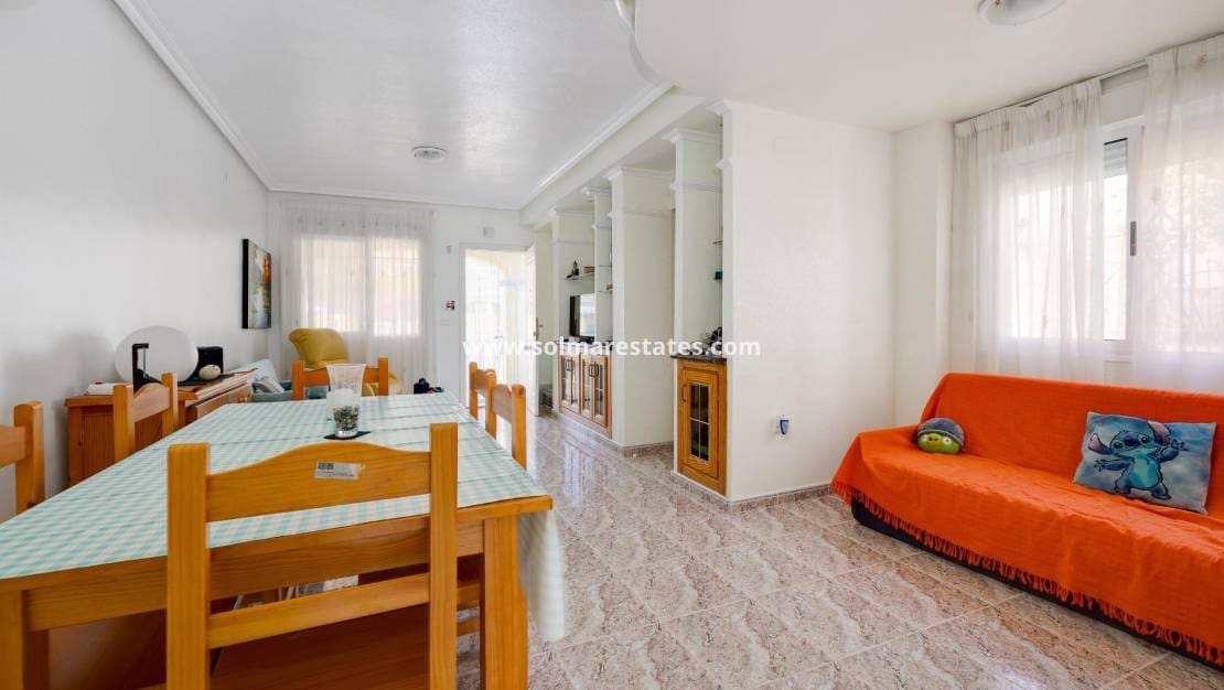 3 slaapkamer Halfvrijstaande villa te koop in La Zenia met zwembad - € 259.500 (Ref: 9301371)