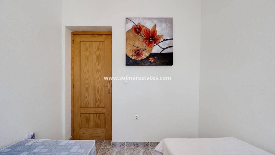 3 slaapkamer Halfvrijstaande villa te koop in La Zenia met zwembad - € 259.500 (Ref: 9301371)