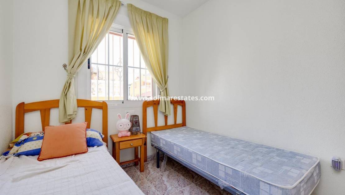 3 slaapkamer Halfvrijstaande villa te koop in La Zenia met zwembad - € 259.500 (Ref: 9301371)