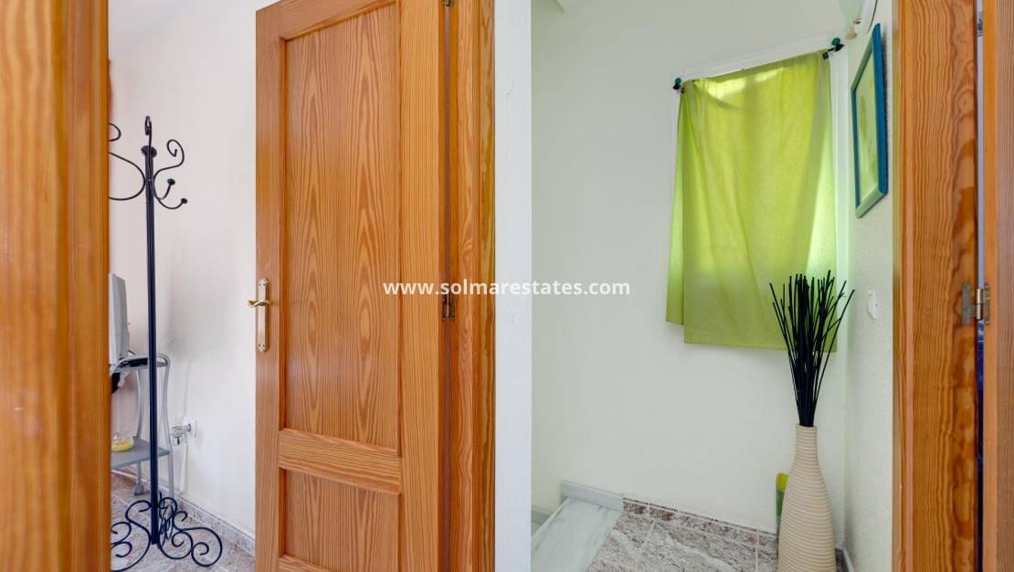 3 slaapkamer Halfvrijstaande villa te koop in La Zenia met zwembad - € 259.500 (Ref: 9301371)