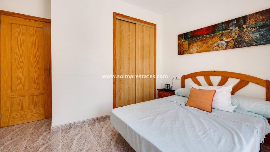 3 slaapkamer Halfvrijstaande villa te koop in La Zenia met zwembad - € 259.500 (Ref: 9301371)