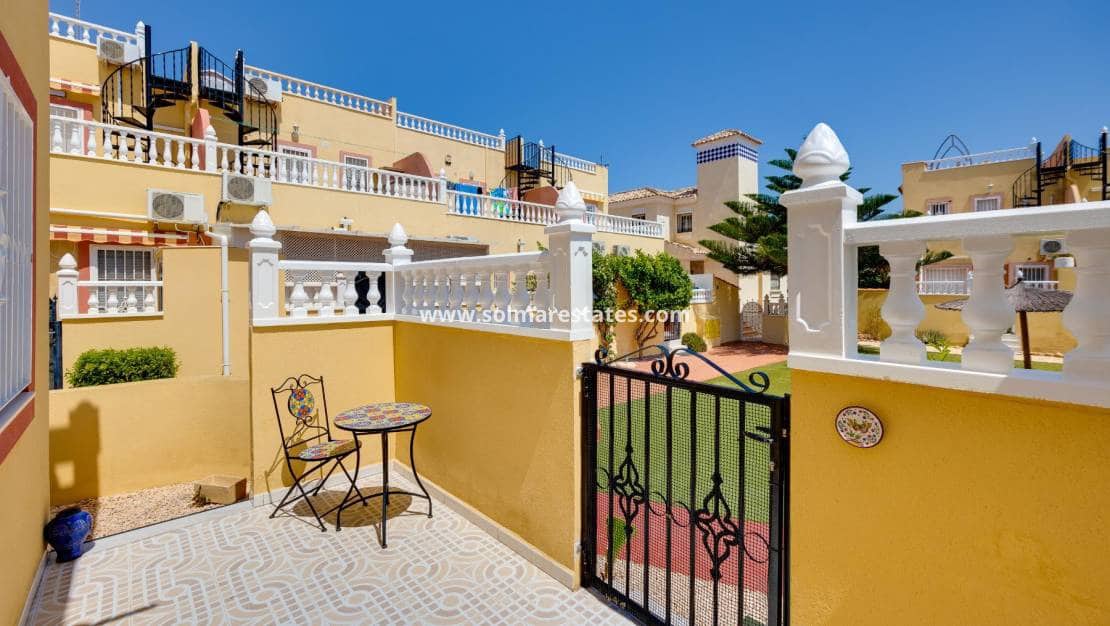 3 slaapkamer Halfvrijstaande villa te koop in La Zenia met zwembad - € 259.500 (Ref: 9301371)