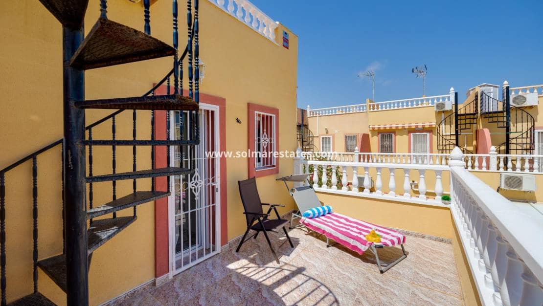 3 slaapkamer Halfvrijstaande villa te koop in La Zenia met zwembad - € 259.500 (Ref: 9301371)