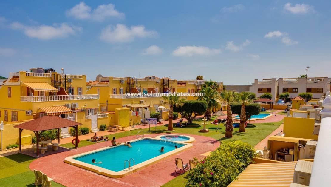 3 slaapkamer Halfvrijstaande villa te koop in La Zenia met zwembad - € 259.500 (Ref: 9301371)