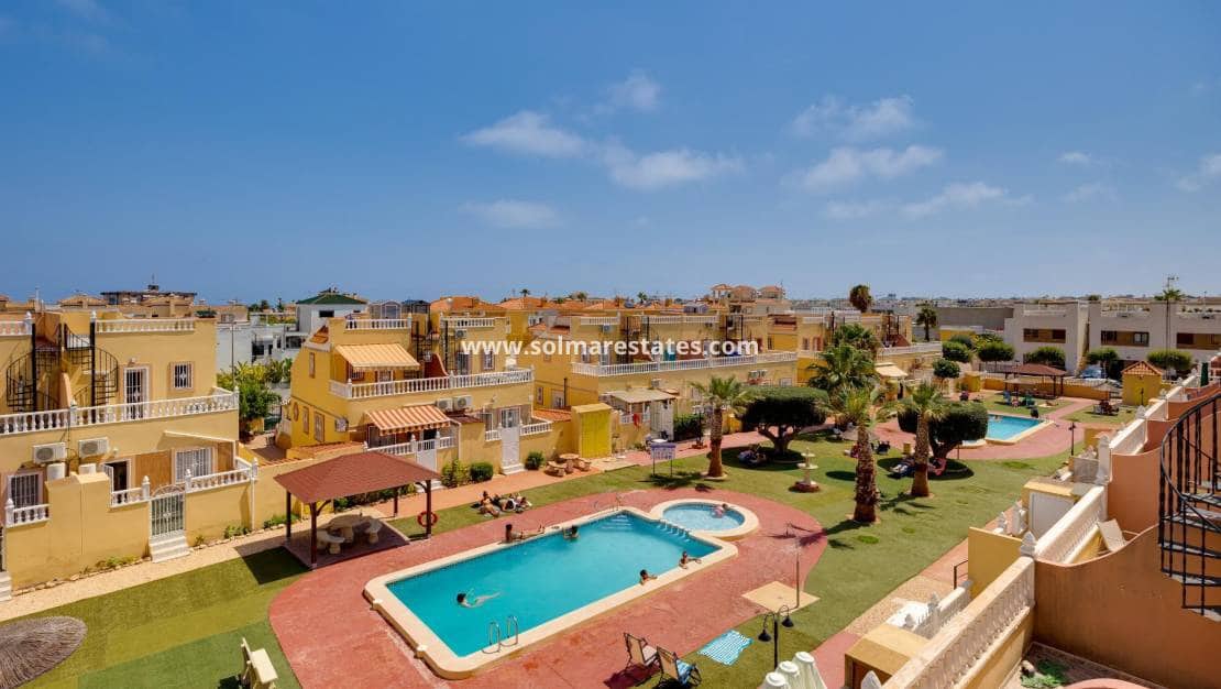 3 slaapkamer Halfvrijstaande villa te koop in La Zenia met zwembad - € 259.500 (Ref: 9301371)