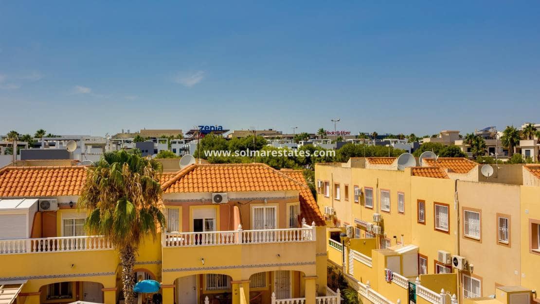 3 slaapkamer Halfvrijstaande villa te koop in La Zenia met zwembad - € 259.500 (Ref: 9301371)