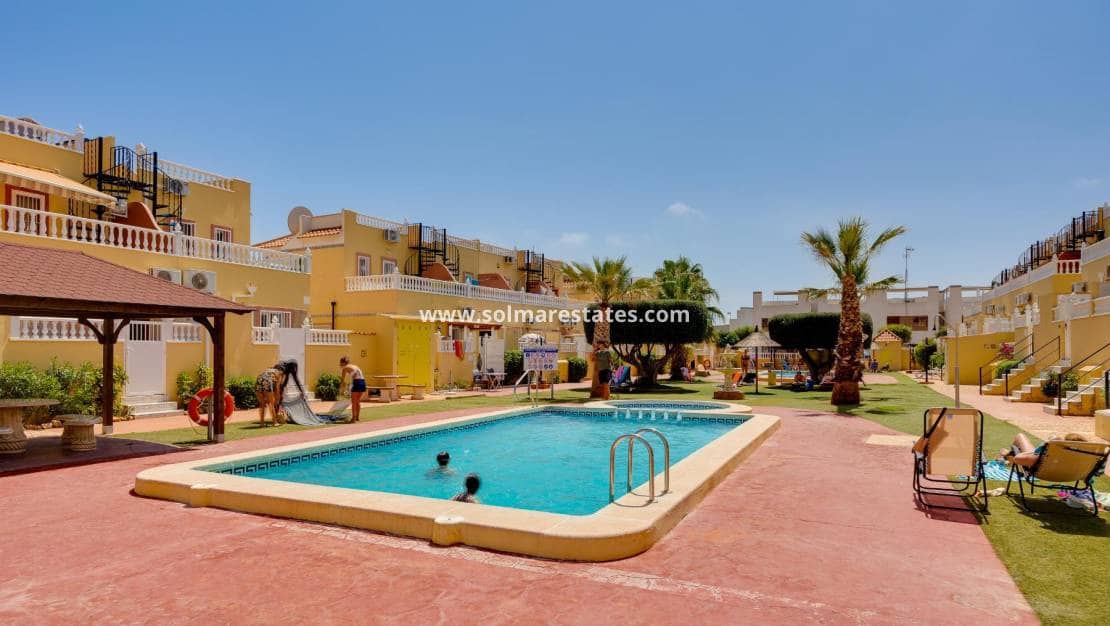 3 slaapkamer Halfvrijstaande villa te koop in La Zenia met zwembad - € 259.500 (Ref: 9301371)