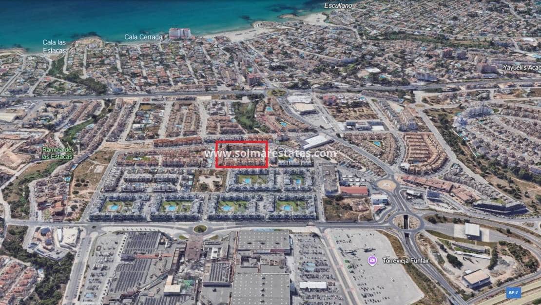 3 slaapkamer Halfvrijstaande villa te koop in La Zenia met zwembad - € 259.500 (Ref: 9301371)