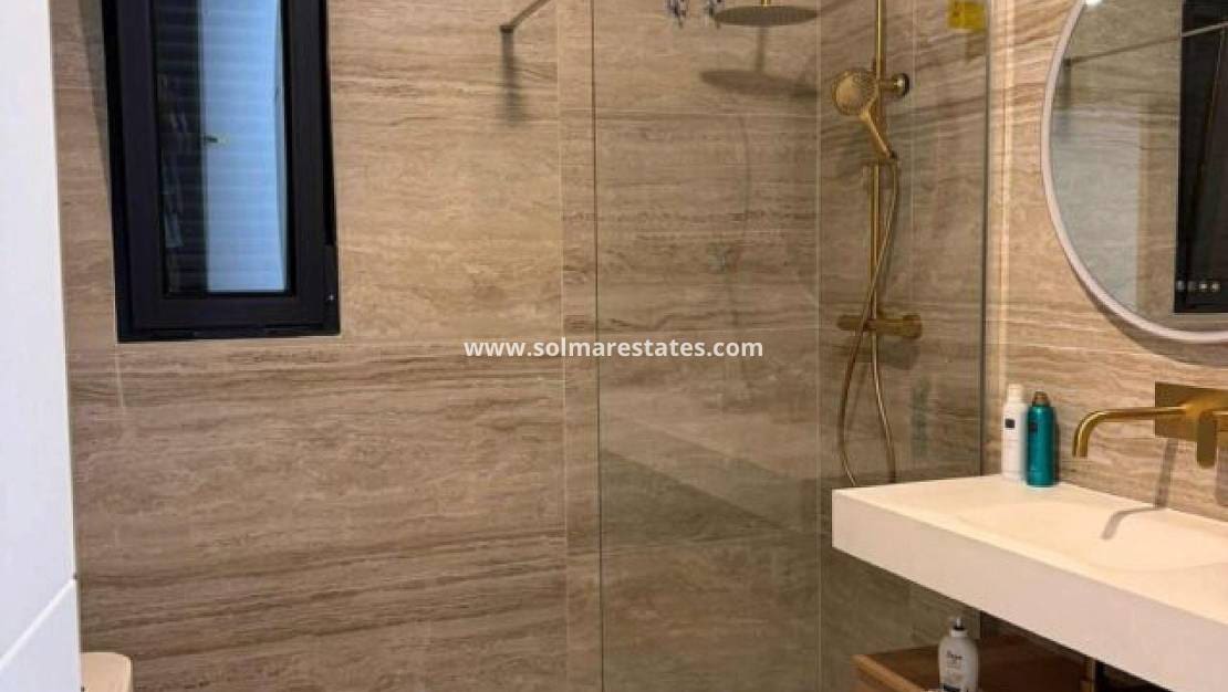 3 soveværelse Semi-Rækkehus til salg i La Romana med swimmingpool - € 269.995 (Ref: 9301532)