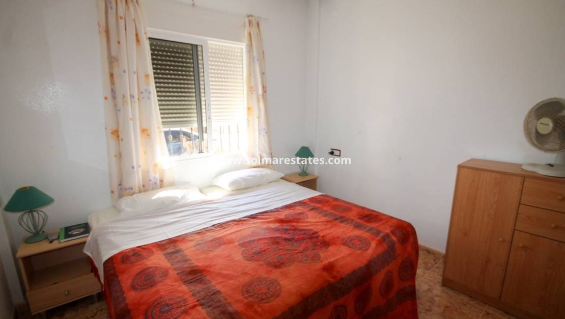 2 Zimmer Apartment zu verkaufen in Villamartin mit Pool - 125.000 € (Ref: 9306762)