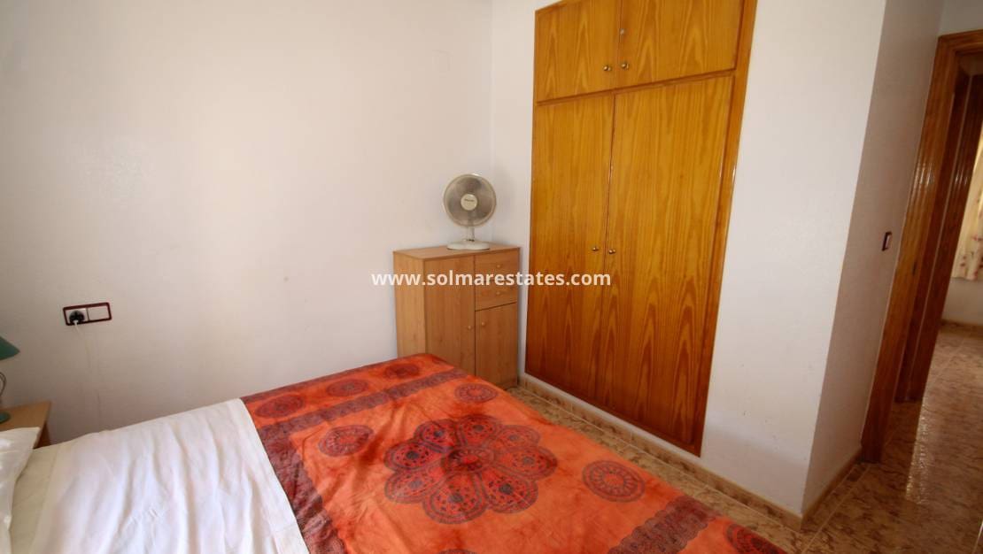 2 Zimmer Apartment zu verkaufen in Villamartin mit Pool - 125.000 € (Ref: 9306762)