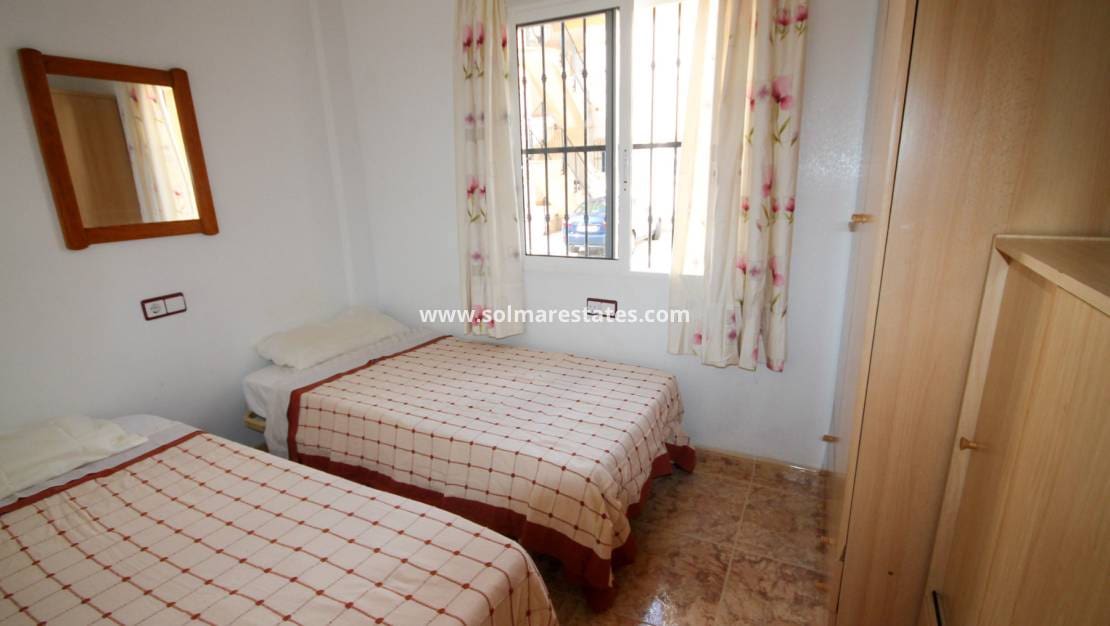 2 Zimmer Apartment zu verkaufen in Villamartin mit Pool - 125.000 € (Ref: 9306762)