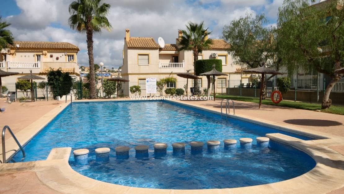 2 Zimmer Apartment zu verkaufen in Villamartin mit Pool - 125.000 € (Ref: 9306762)
