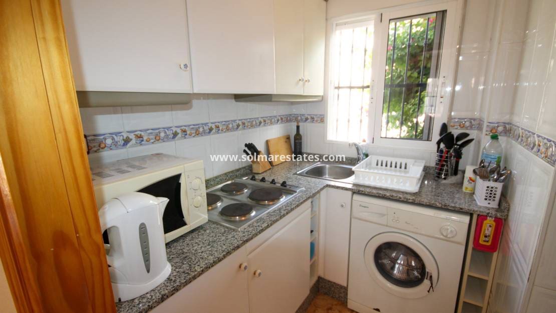 2 Zimmer Apartment zu verkaufen in Villamartin mit Pool - 125.000 € (Ref: 9306762)