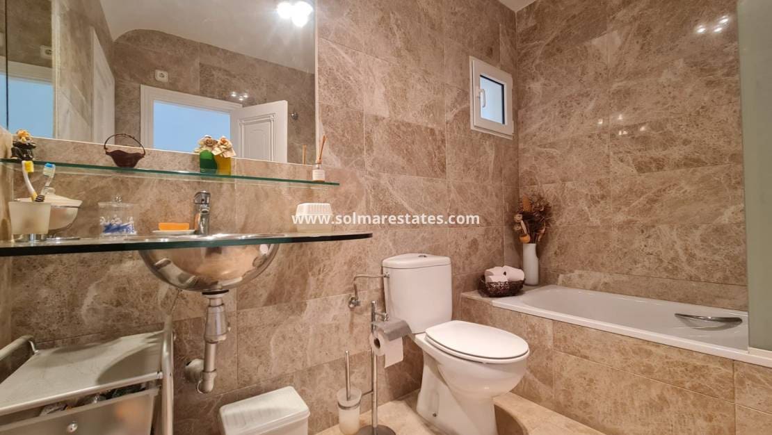 3 sovrum Villa till salu i Villamartin med pool - 479 000 € (Ref: 9306763)