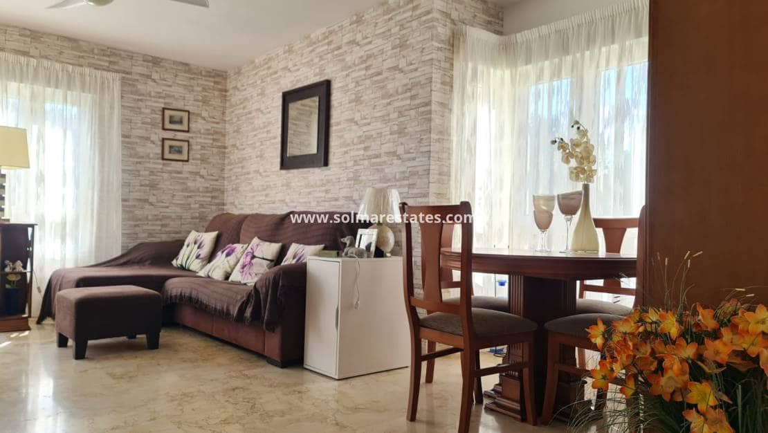 3 sovrum Villa till salu i Villamartin med pool - 479 000 € (Ref: 9306763)