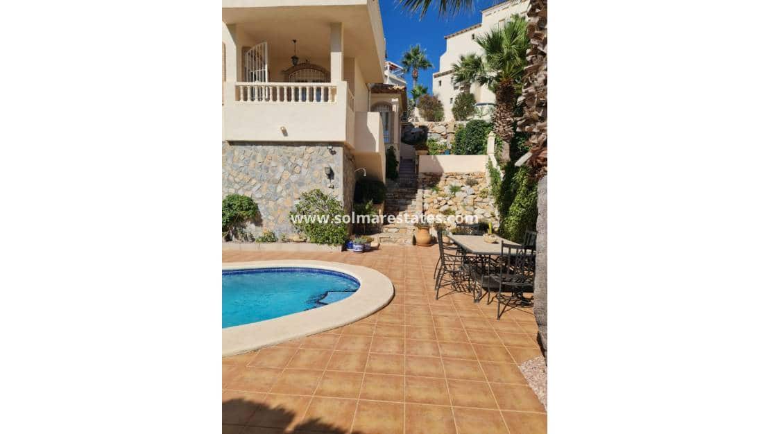 3 sovrum Villa till salu i Villamartin med pool - 479 000 € (Ref: 9306763)