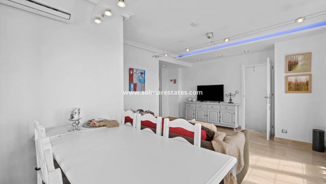 3 slaapkamer Appartement te koop in Punta Prima met zwembad - € 269.000 (Ref: 9306976)