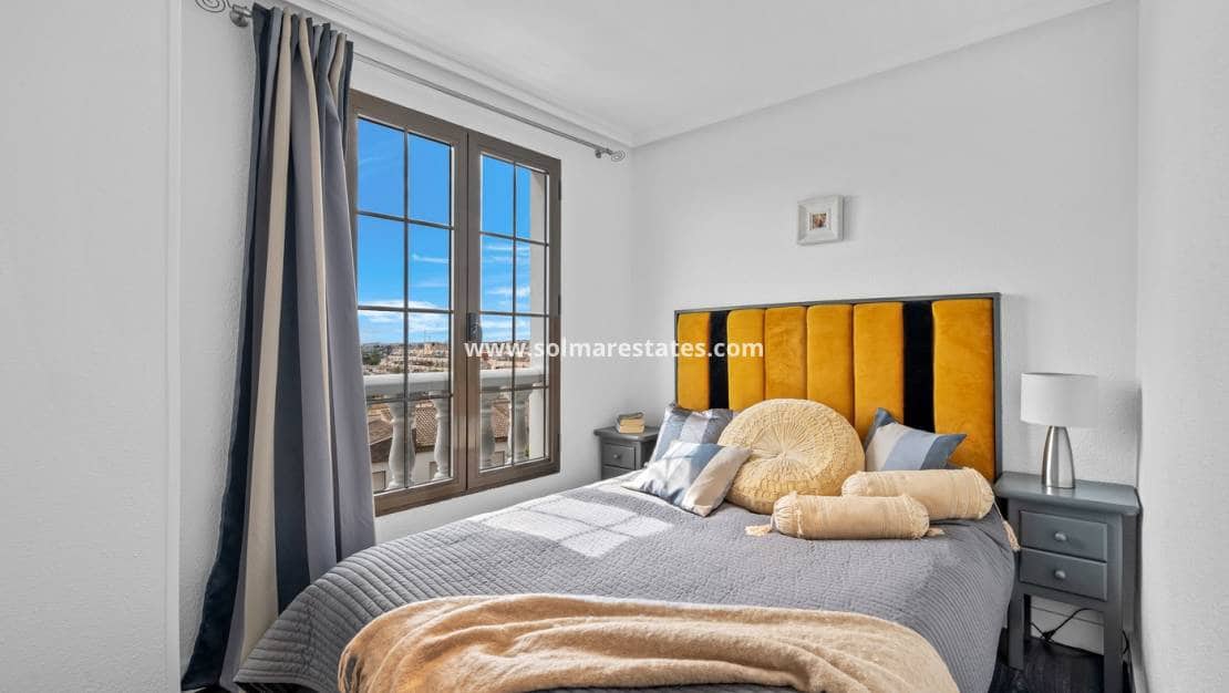 3 slaapkamer Appartement te koop in Punta Prima met zwembad - € 269.000 (Ref: 9306976)