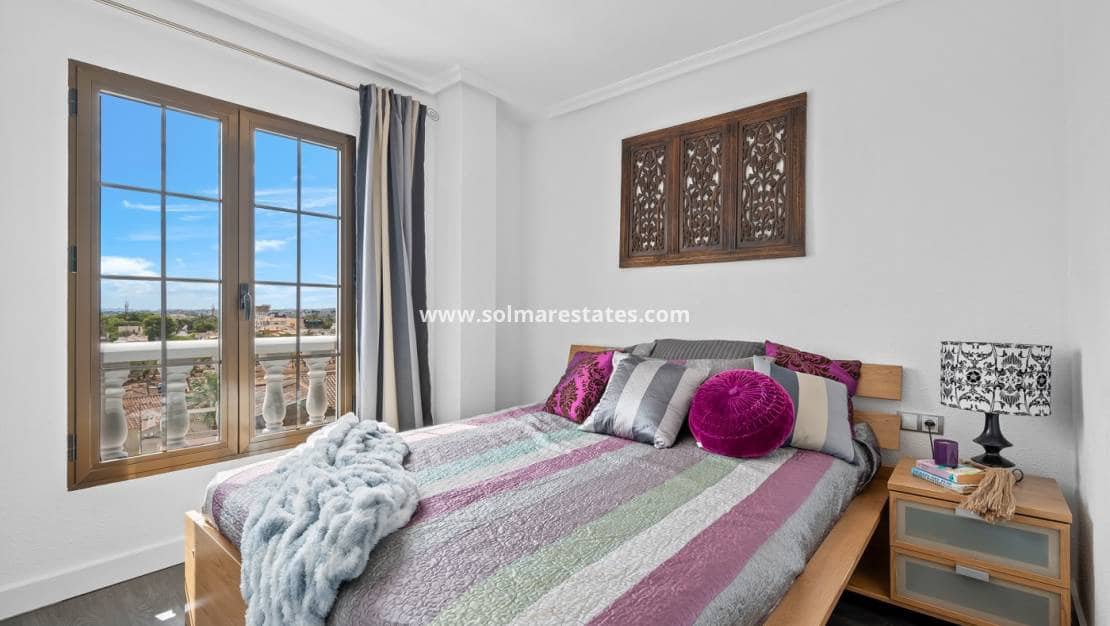 3 slaapkamer Appartement te koop in Punta Prima met zwembad - € 269.000 (Ref: 9306976)