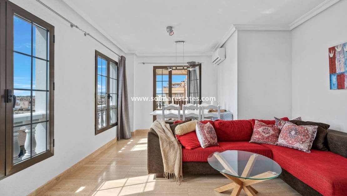 3 slaapkamer Appartement te koop in Punta Prima met zwembad - € 269.000 (Ref: 9306976)