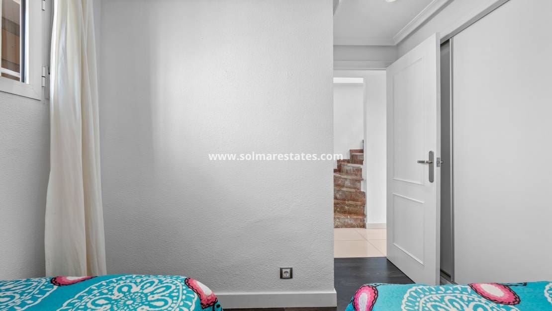 3 slaapkamer Appartement te koop in Punta Prima met zwembad - € 269.000 (Ref: 9306976)