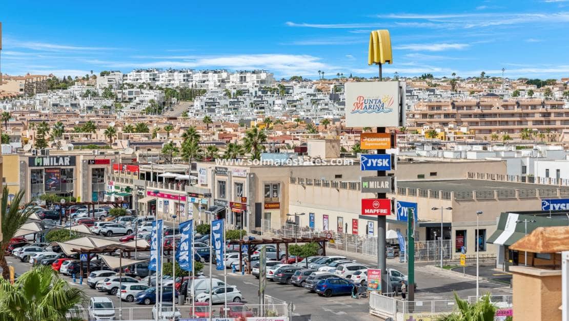 3 slaapkamer Appartement te koop in Punta Prima met zwembad - € 269.000 (Ref: 9306976)