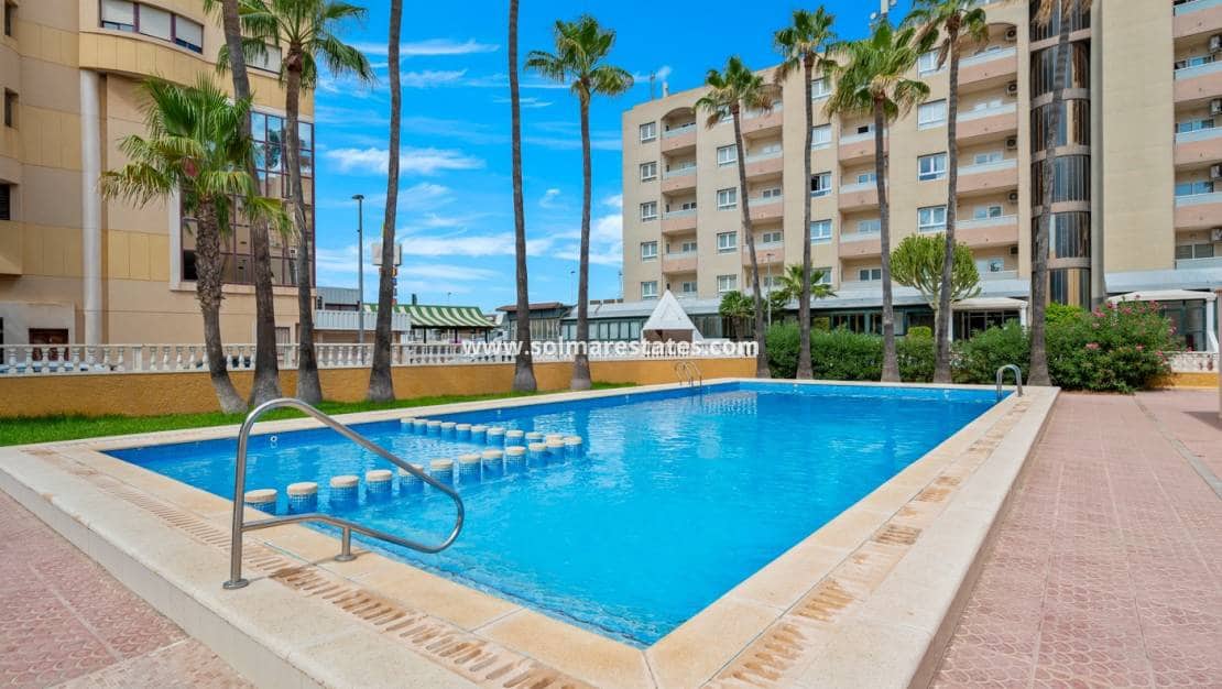 3 slaapkamer Appartement te koop in Punta Prima met zwembad - € 269.000 (Ref: 9306976)