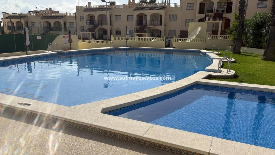 2 chambre Bungalow à vendre à Algorfa avec piscine - 150 000 € (Ref: 9309031)