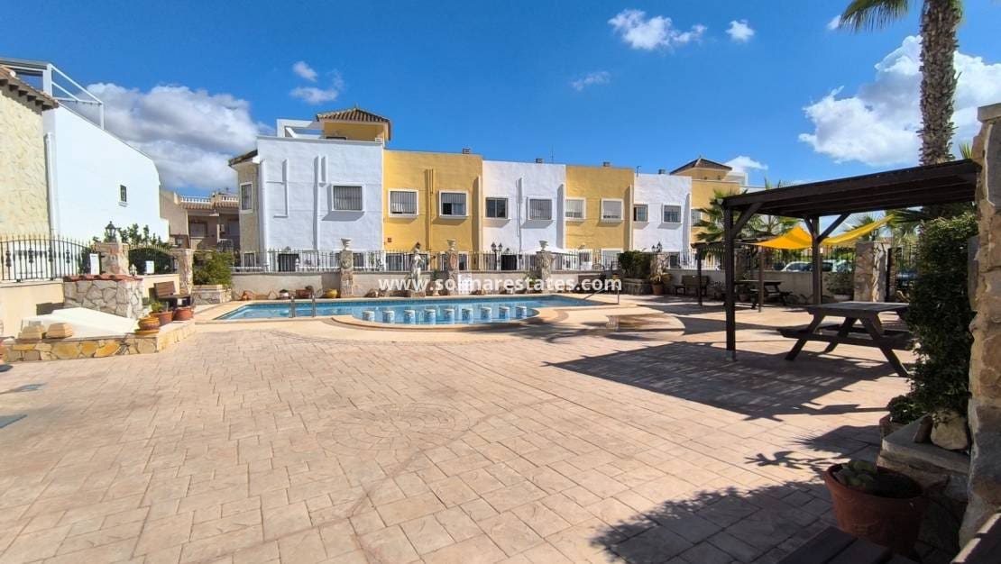 3 bedroom Semi-detached Villa for sale in Algorfa with pool - € 169,950 (Ref: 9311546)