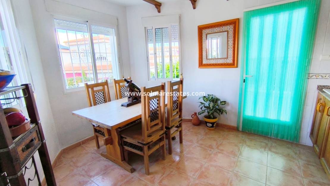 3 bedroom Semi-detached Villa for sale in Algorfa with pool - € 169,950 (Ref: 9311546)