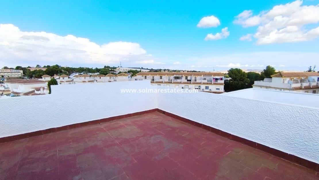 3 bedroom Semi-detached Villa for sale in Algorfa with pool - € 169,950 (Ref: 9311546)
