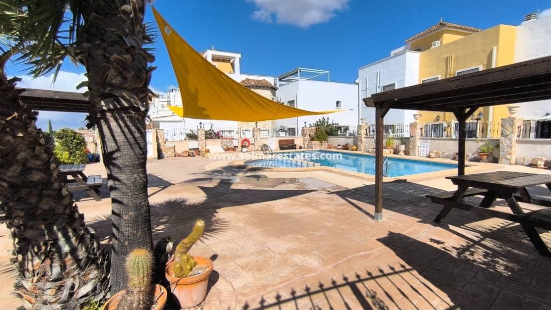 3 bedroom Semi-detached Villa for sale in Algorfa with pool - € 169,950 (Ref: 9311546)