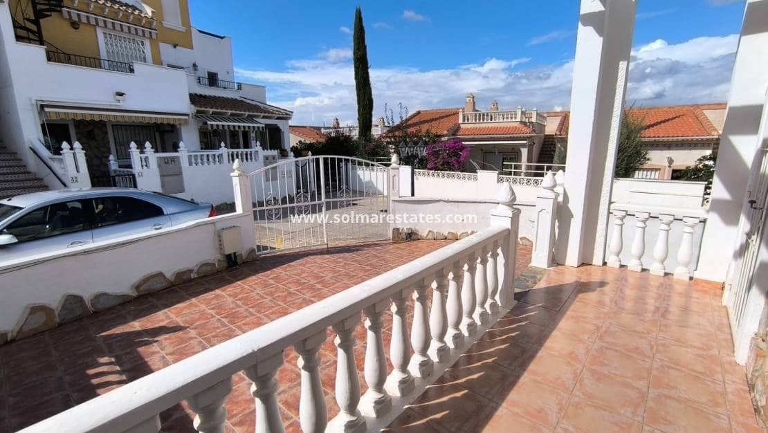 3 bedroom Semi-detached Villa for sale in Algorfa with pool - € 169,950 (Ref: 9311546)