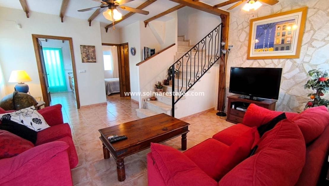 3 bedroom Semi-detached Villa for sale in Algorfa with pool - € 169,950 (Ref: 9311546)