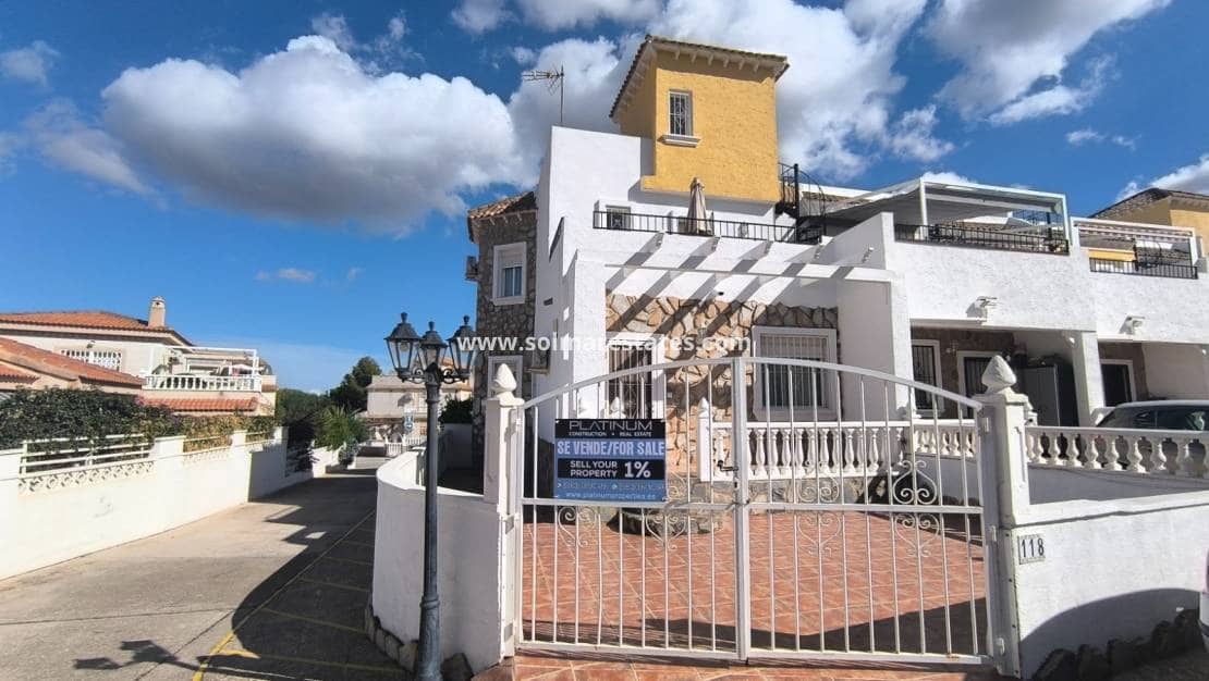 3 bedroom Semi-detached Villa for sale in Algorfa with pool - € 169,950 (Ref: 9311546)