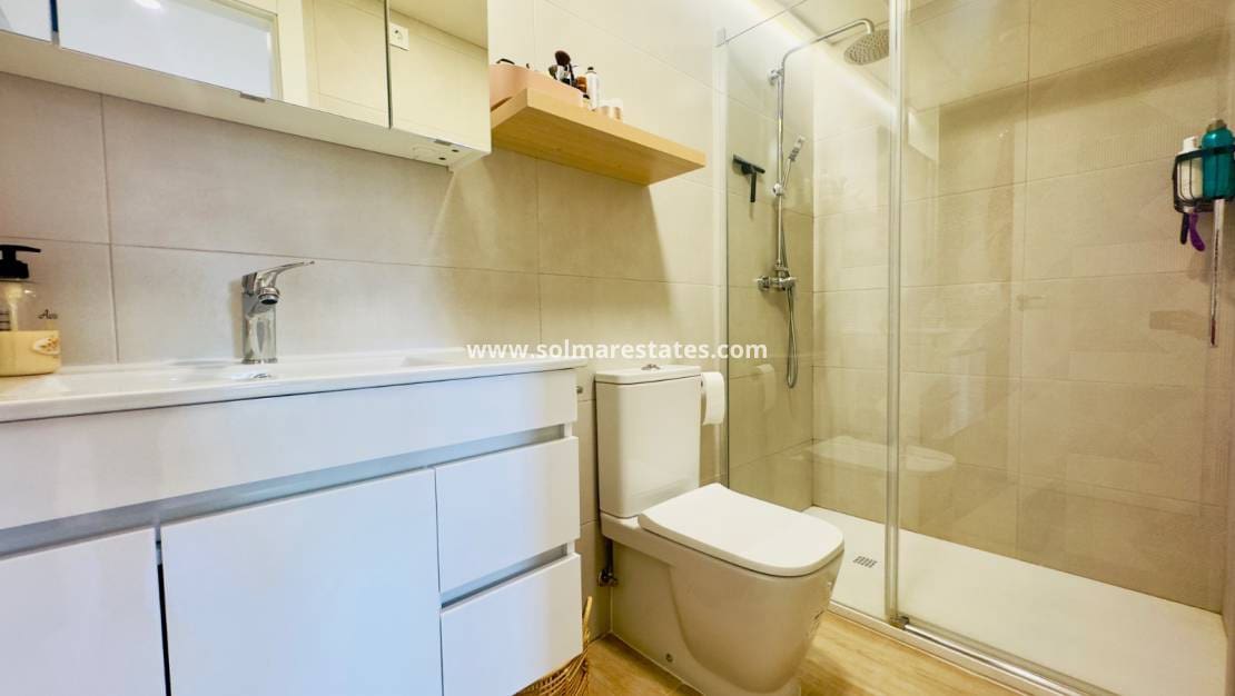 2 bedroom Apartment for sale in Los Altos with pool - € 299,000 (Ref: 9314292)