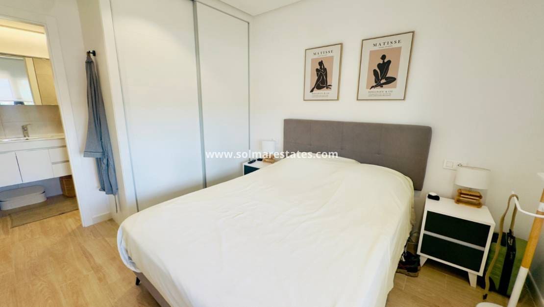 2 bedroom Apartment for sale in Los Altos with pool - € 299,000 (Ref: 9314292)