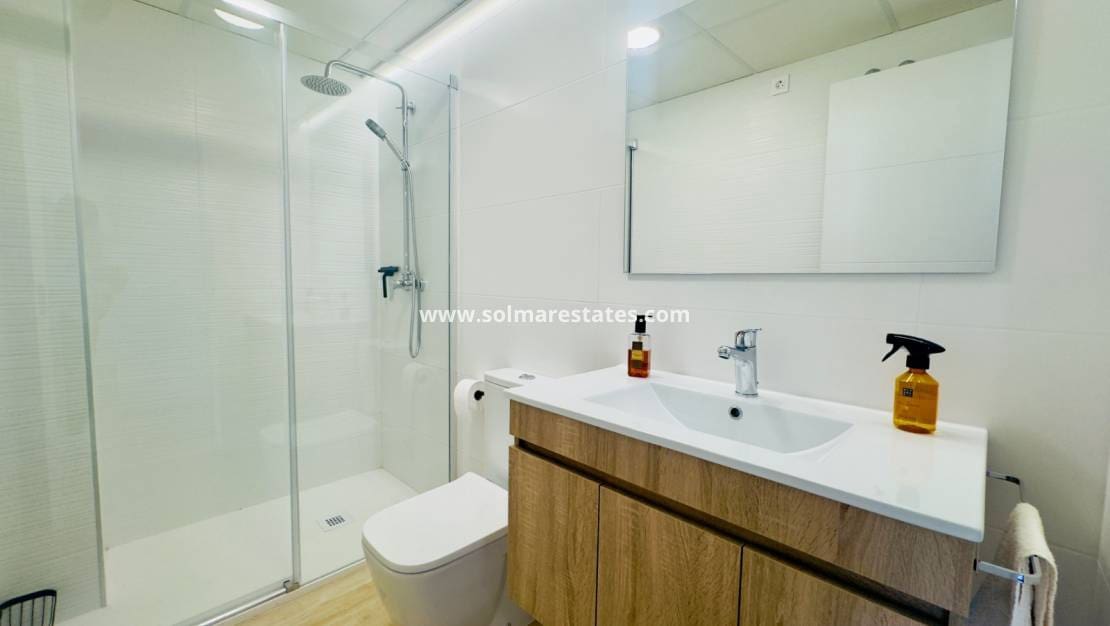 2 bedroom Apartment for sale in Los Altos with pool - € 299,000 (Ref: 9314292)