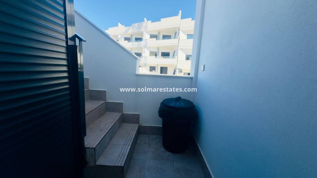 2 bedroom Apartment for sale in Los Altos with pool - € 299,000 (Ref: 9314292)