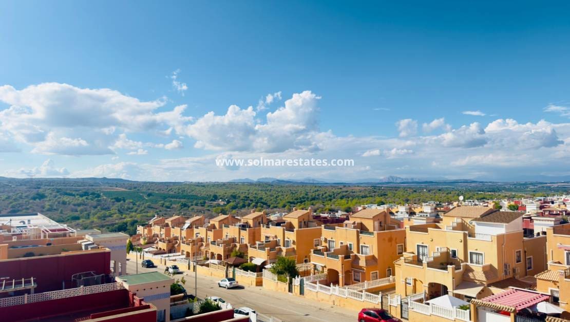 2 bedroom Apartment for sale in Los Altos with pool - € 299,000 (Ref: 9314292)