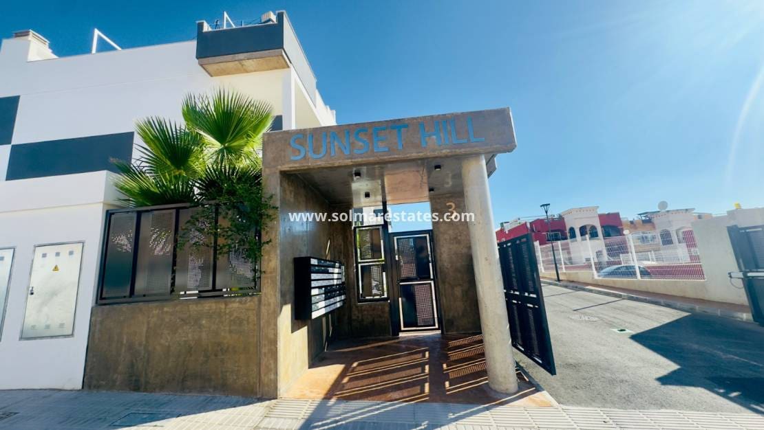 2 bedroom Apartment for sale in Los Altos with pool - € 299,000 (Ref: 9314292)